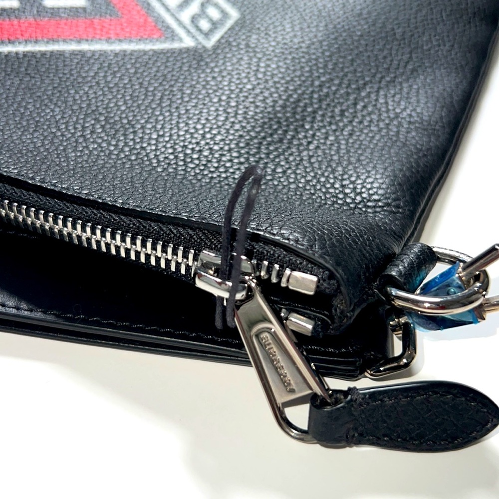 New Burberry Logo Pouch with wrist strap - Authentic - Picture 2 of 4
